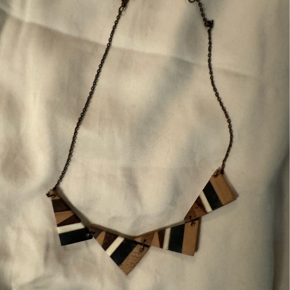 ❄️ Abstract Wood and Stone Triangle Necklace - Picture 3 of 3